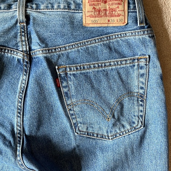 Mens Like New Levi Strauss 505 Regular Fit jeans, Size 36 x 30, dressy or casual - Picture 6 of 8